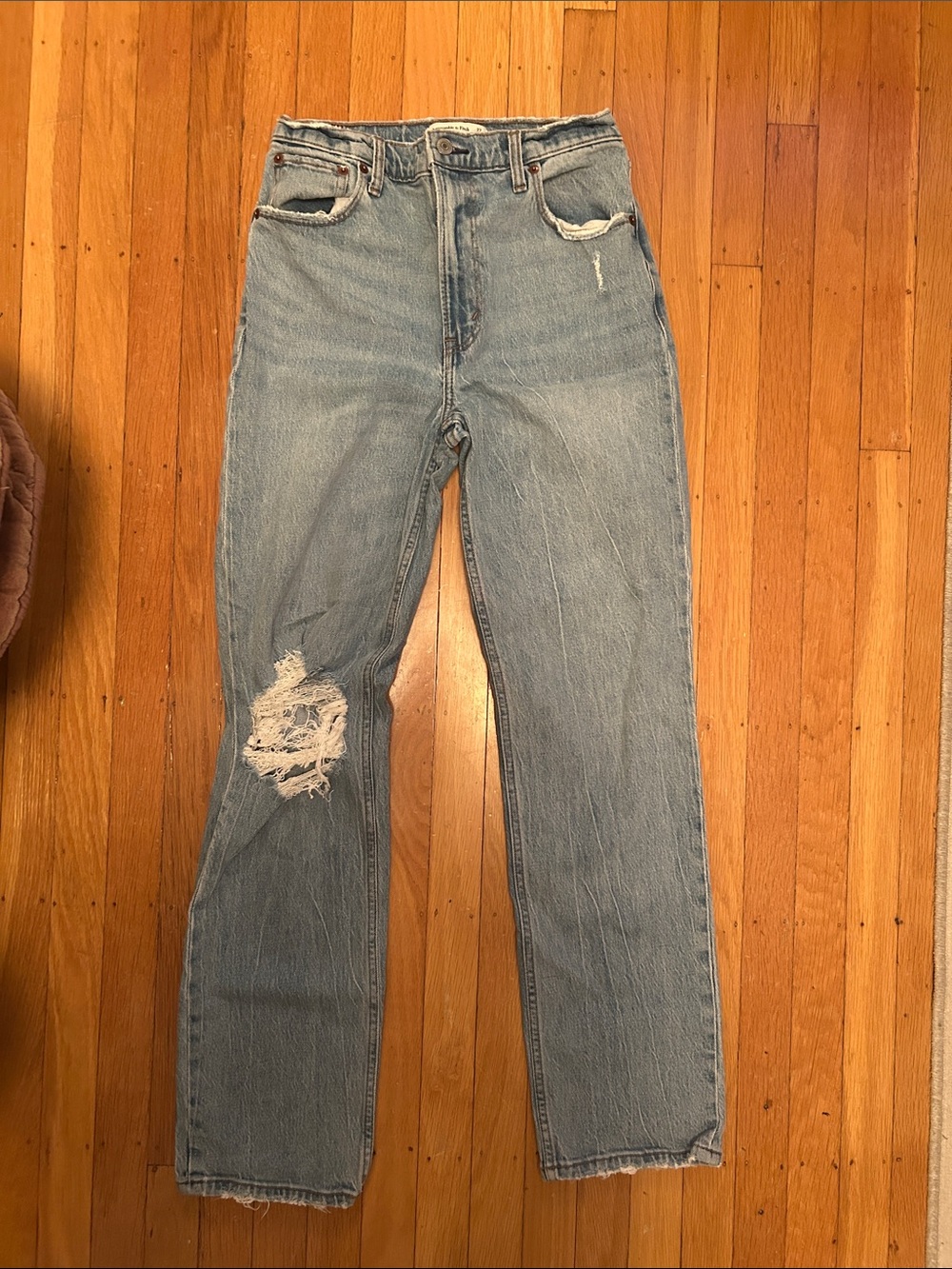 Abercrombie & Fitch 90s High-Rise Straight Distressed Jeans